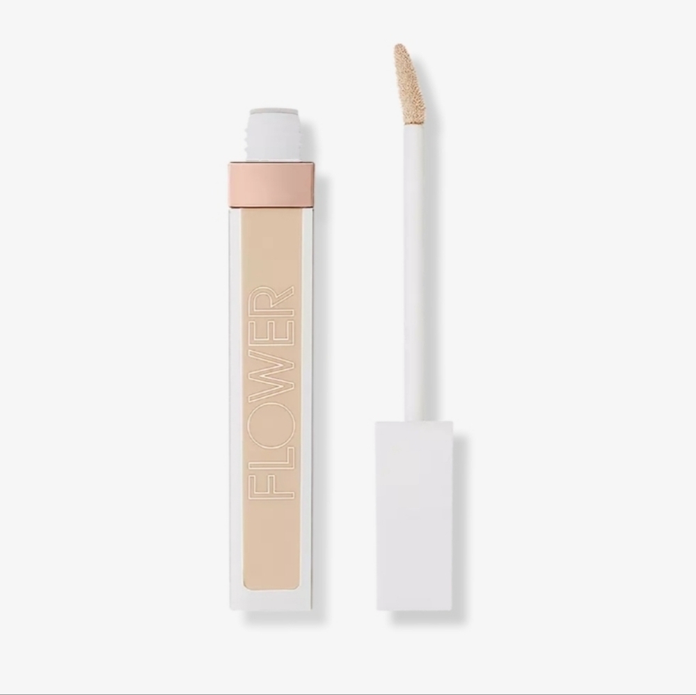 LAST ONE 🔥  Flower light illusion full coverage concealer